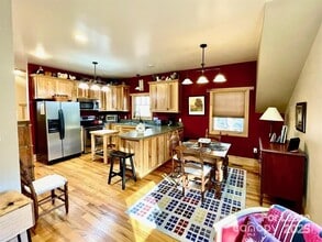 304 9th St in Black Mountain, NC - Building Photo - Building Photo