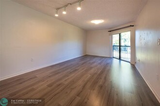 9941 Nob Hill Pl in Sunrise, FL - Building Photo - Building Photo