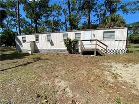 2045 Bahia Ln in North Fort Myers, FL - Building Photo