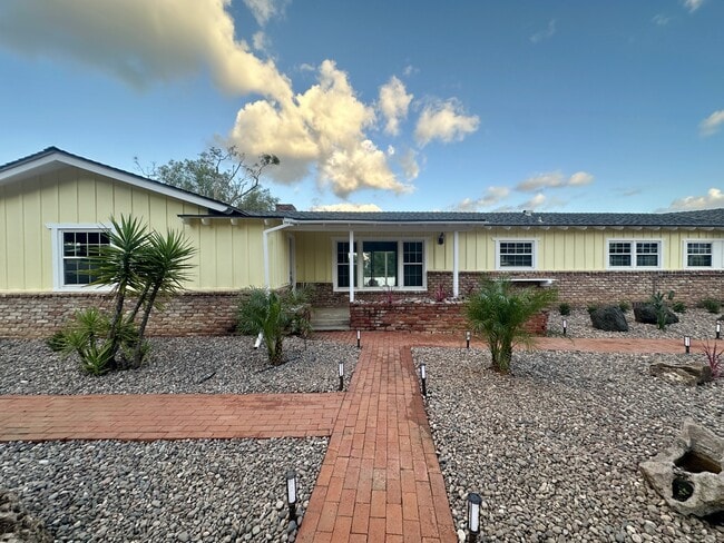 9071 Paradise Park Dr