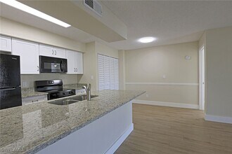 5311 Summerlin Rd in Ft. Myers, FL - Building Photo - Building Photo