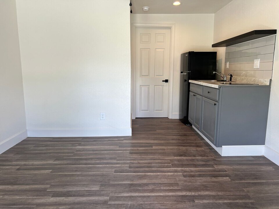 201 Eastwood St in Houston, TX - Building Photo