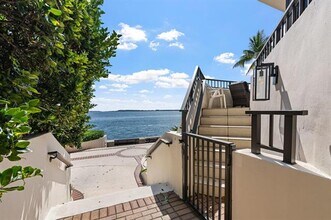 520 Brickell Key Dr in Miami, FL - Building Photo - Building Photo