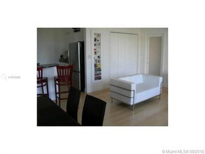 227 Michigan Ave-Unit -303 in Miami Beach, FL - Foto de edificio - Building Photo