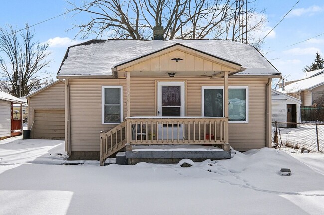 1121 W Boatfield Ave in Flint, MI - Building Photo - Building Photo