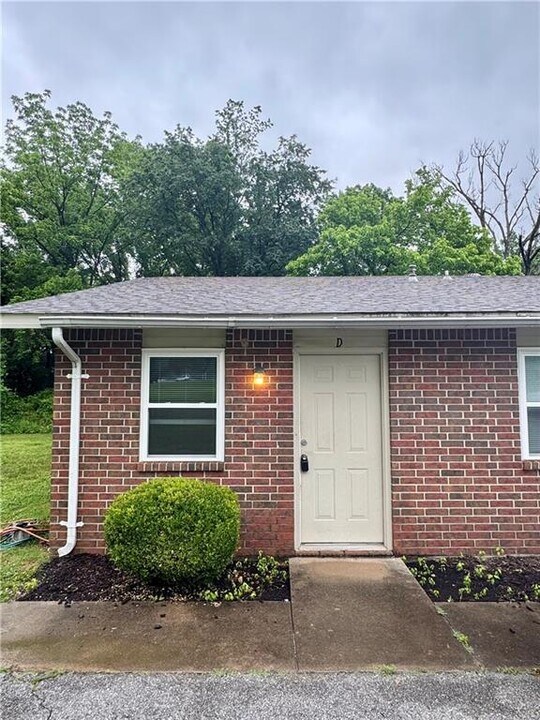 220 Brooke Lynn Dr in Gentry, AR - Building Photo