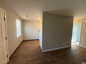 140 W Bluff St in East Peoria, IL - Building Photo - Building Photo