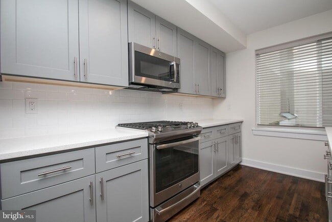 1022 S 2nd St in Philadelphia, PA - Building Photo - Building Photo