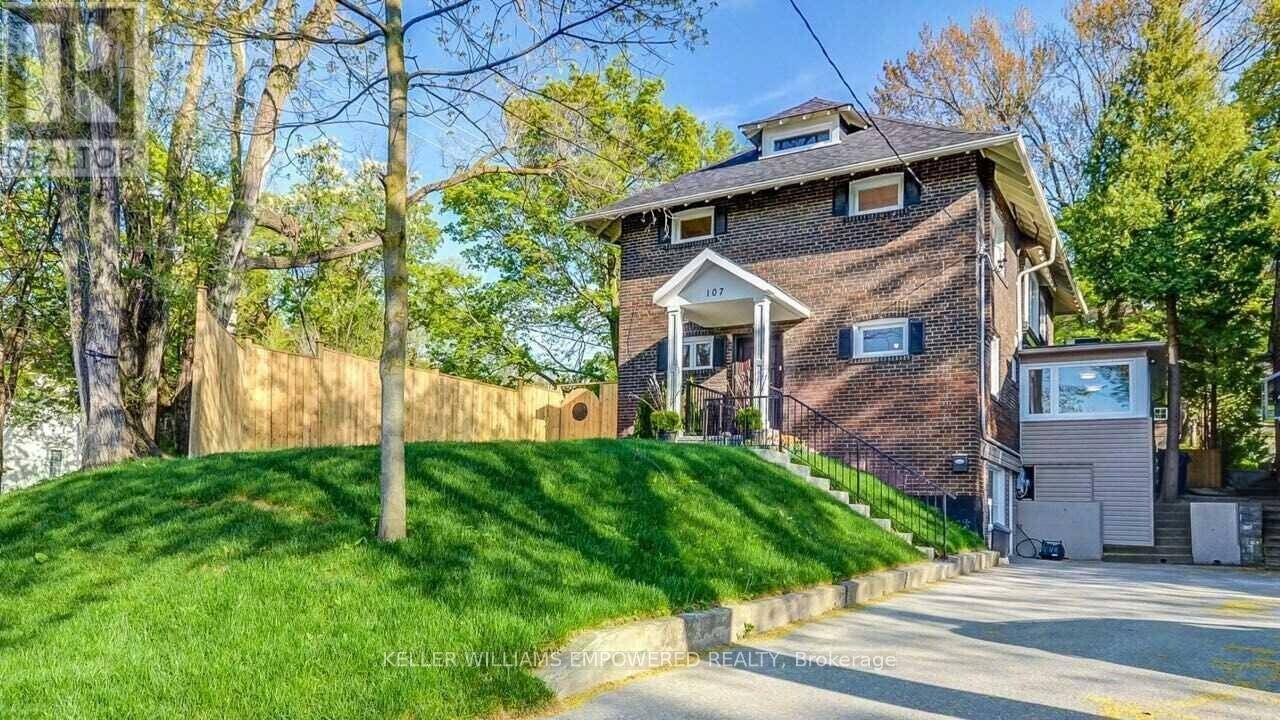 107 Lawrence Crescent in Toronto, ON - Building Photo