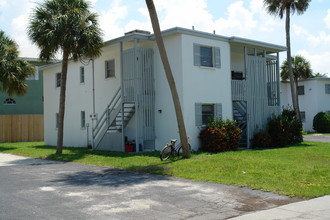 333 Canal Rd in Sarasota, FL - Building Photo - Building Photo