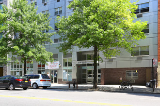 Malcolm Shabazz Court in New York, NY - Foto de edificio - Building Photo