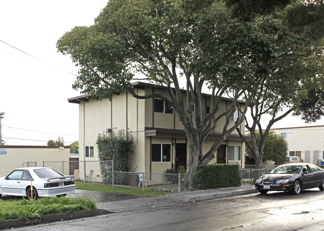 1101 Alpine Ave in Menlo Park, CA - Foto de edificio - Building Photo