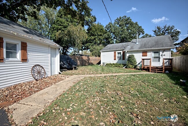 4228 Riverside Dr in Crystal Lake, IL - Building Photo - Building Photo
