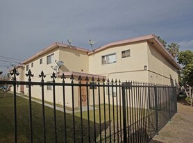1832 W Crestwood Ln in Anaheim, CA - Building Photo