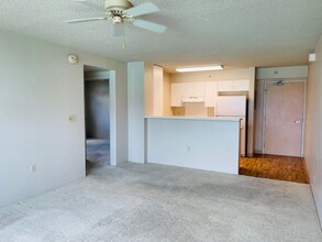 3009 Ala Makahala Pl in Honolulu, HI - Building Photo - Building Photo