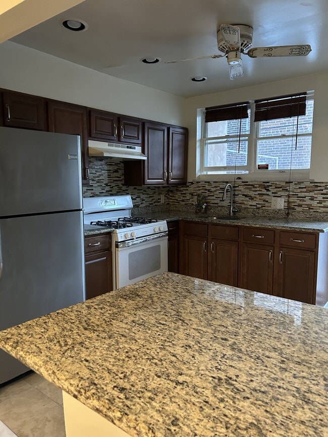 2434 S 11th St in Philadelphia, PA - Building Photo - Building Photo