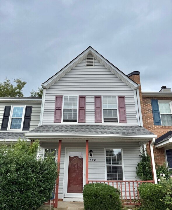 8259 Golf Ridge Dr in Charlotte, NC - Building Photo