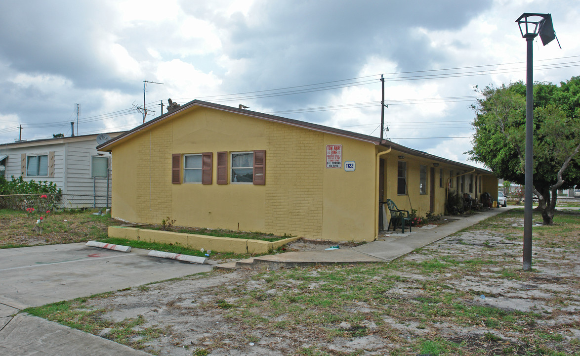 1122-1118 N F St in Lake Worth, FL - Building Photo