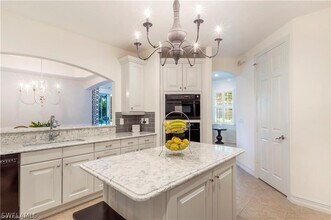 2864 Tiburon Blvd E in Naples, FL - Building Photo - Building Photo