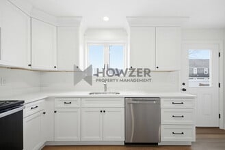 24 Crocker St in Barnstable, MA - Building Photo - Building Photo