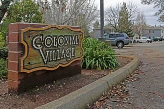 Colonial Village in Auburn, CA - Foto de edificio - Building Photo