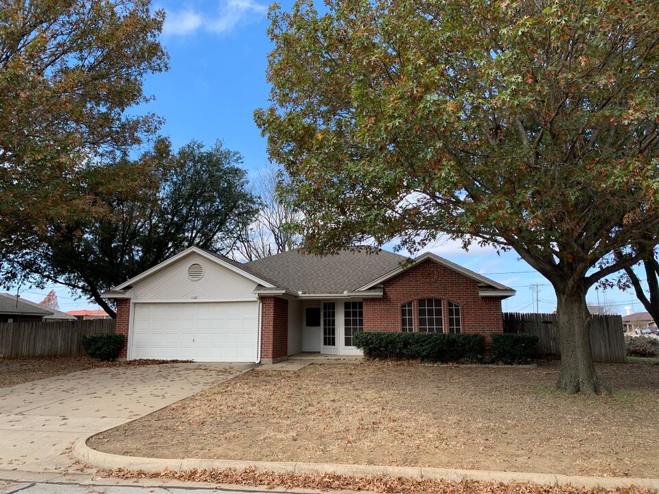 1132 Vaden Ave in Burleson, TX - Building Photo