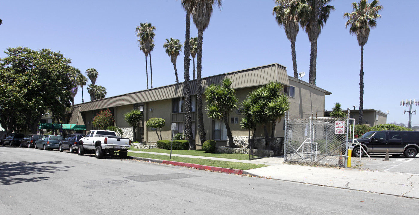 Wilshire Apartments in Fullerton, CA - Building Photo