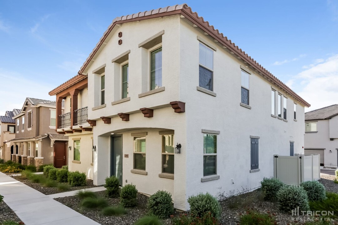 12592 W Lindbergh Dr in Peoria, AZ - Building Photo