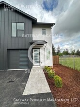 11233 NE Russell St in Portland, OR - Building Photo - Building Photo