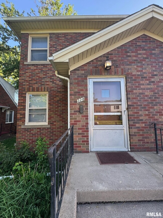 328 W Hayes St in Davenport, IA - Building Photo - Building Photo