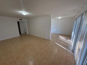 4407 S Semoran Blvd, Unit 6 in Orlando, FL - Building Photo - Building Photo