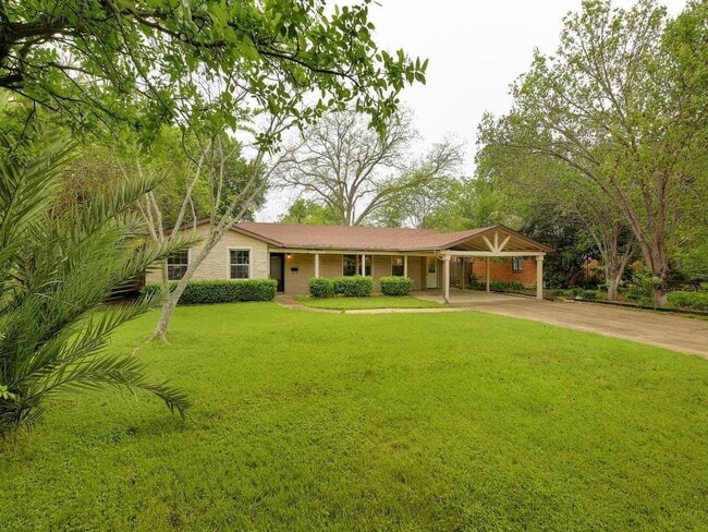 property at 2905 Perry Ln