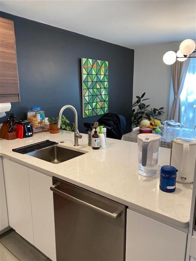 32A Warwick St, Unit 1 in Somerville, MA - Building Photo - Building Photo