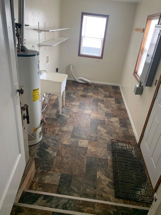 property at 918 S 1st St