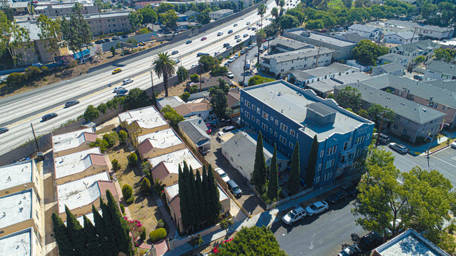 1004 N Serrano Ave in Los Angeles, CA - Building Photo - Building Photo