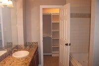 2211 S Kirkwood Rd photo'