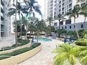 244 Biscayne Blvd in Miami, FL - Building Photo - Building Photo
