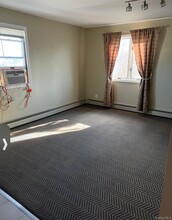 17 5th Ave in Westbury, NY - Building Photo - Building Photo