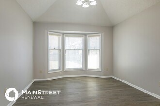 613 SE Ashton Dr in Lee's Summit, MO - Building Photo - Building Photo