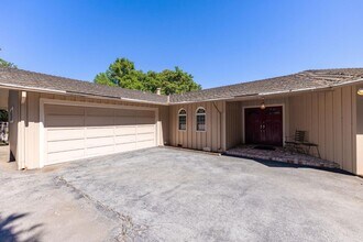 25 Warmwood Way in Hillsborough, CA - Building Photo - Building Photo