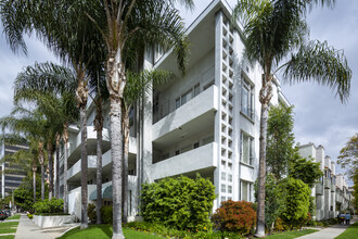 330 S Willaman Dr in Los Angeles, CA - Building Photo - Building Photo