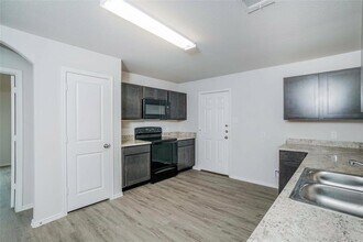 213 Blue Crane St in Huntsville, TX - Building Photo - Building Photo