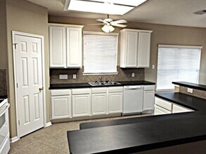 3523 Pine Valley Dr in Pearland, TX - Building Photo - Building Photo