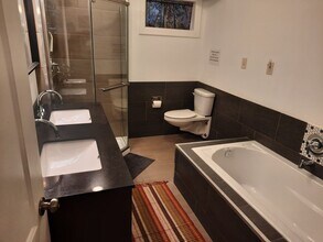 1360 E 450 S in Fruit Heights, UT - Foto de edificio - Building Photo