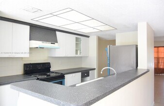 9481 NW 39th Pl in Sunrise, FL - Building Photo - Building Photo