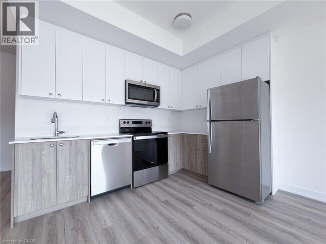 25 Palace St in Kitchener, ON - Building Photo - Building Photo