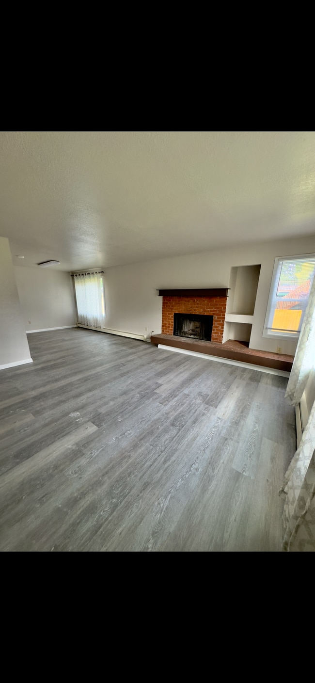 8303 E 36th Ave in Anchorage, AK - Building Photo - Building Photo