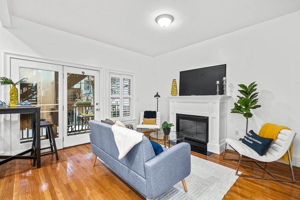 302 W 3rd St in Boston, MA - Building Photo