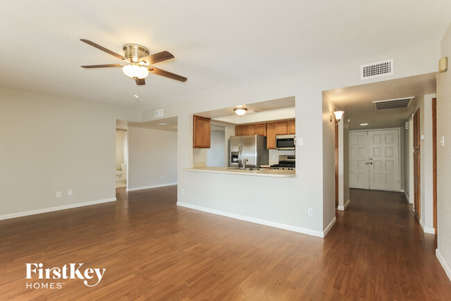 5227 W Hearn Rd in Glendale, AZ - Foto de edificio - Building Photo