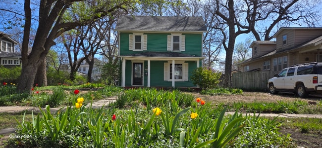 property at 307 S Walnut St